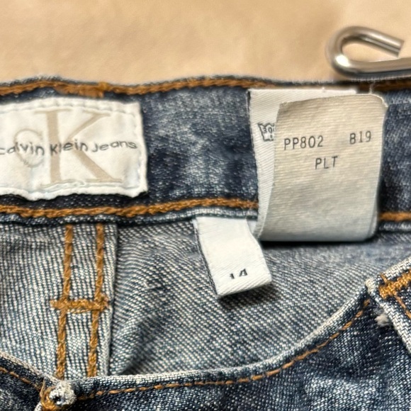 Calvin Klein Jeans Women’s Size 14 Classic Straight Leg Blue Denim 100% Cotton - Picture 3 of 12